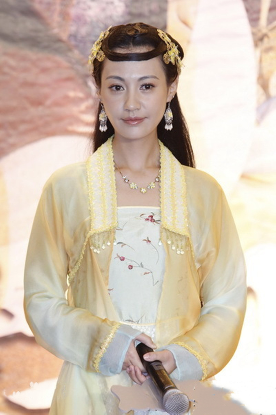 《新圆月弯刀》压播9年,从大咖齐聚到悄无声息,如今唐国强最火