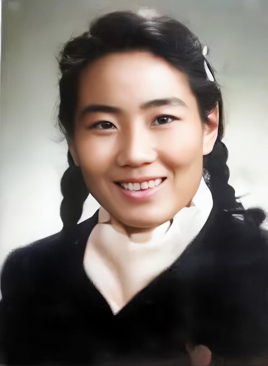 坎坷的袁雪芬:坐过7年牢,离婚后单身,一生与越剧为伴