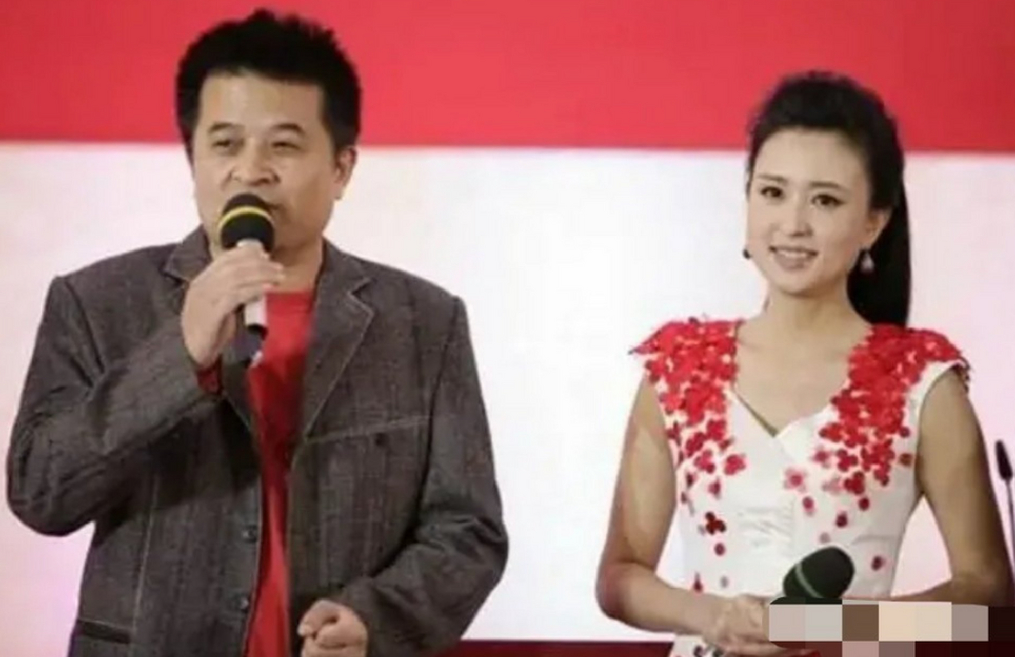 2013年,34岁的张蕾经毕福剑搭线,认识了54岁的富商王吉财,一见面,她就