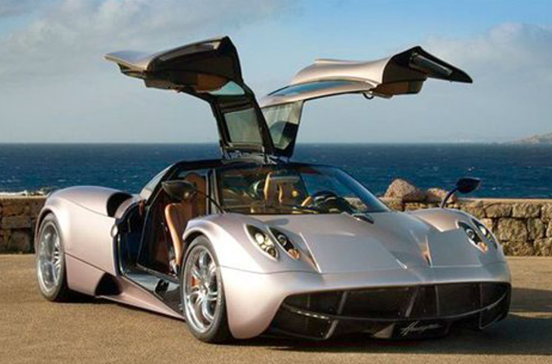 这个世界顶级车企只有55人,员工穿拖鞋造车,每年平分2亿美元