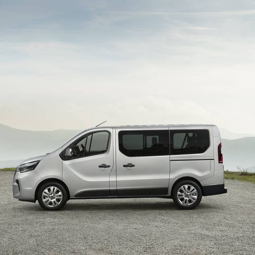 1万起售!2023款日产nv300亮相,配9座布局 2.0t柴油机 6at