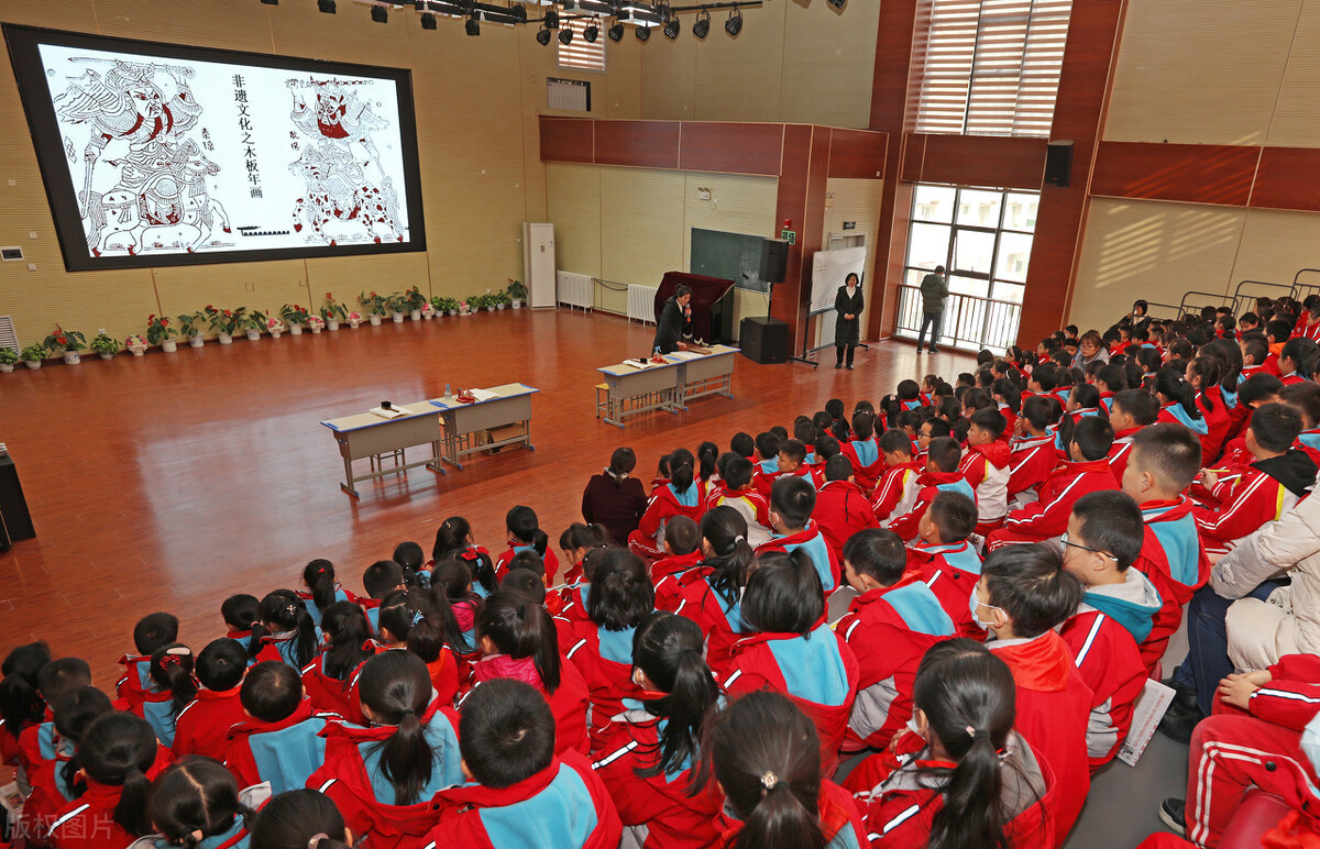 陕西西安雁塔红星小学的小学生们迎来一堂堂别开生面的"文化课"