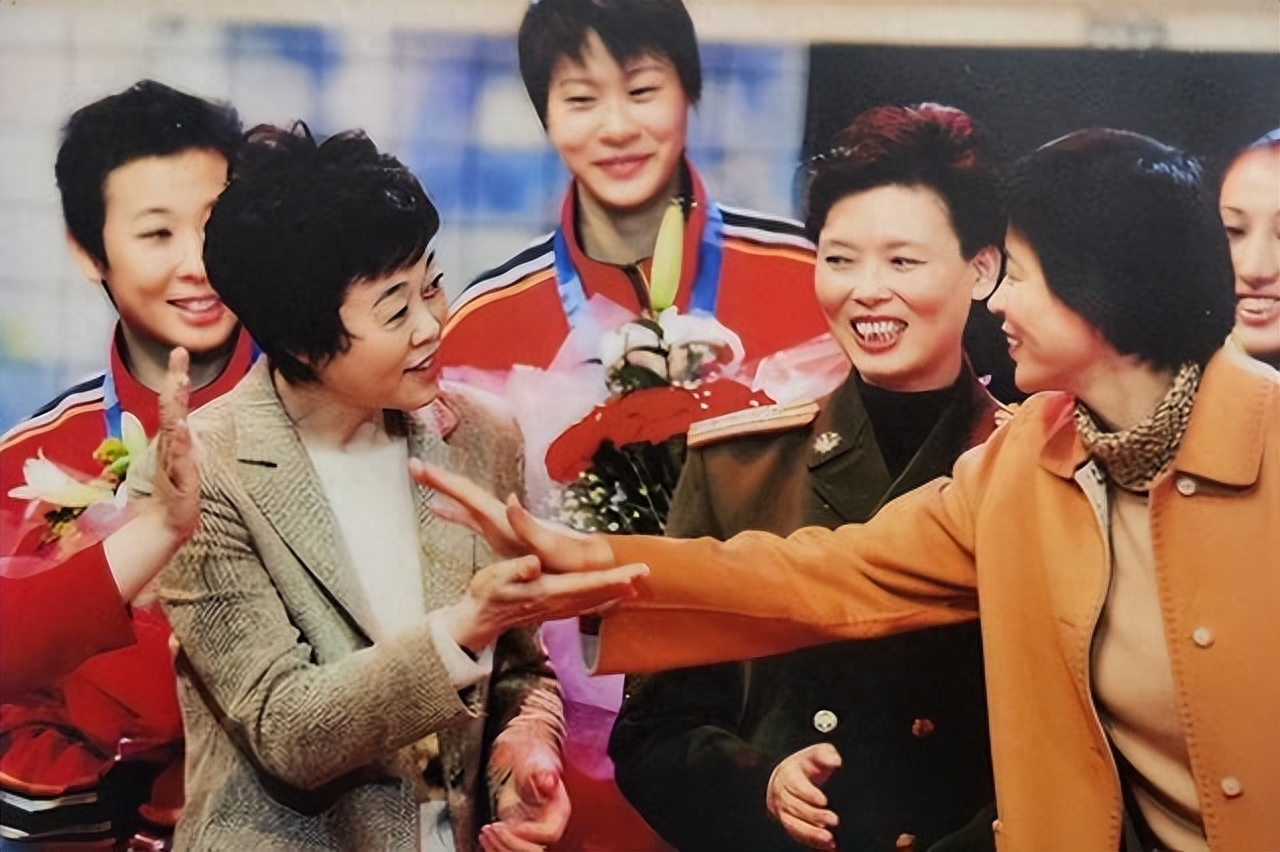 回顾13年陈招娣追悼会,袁伟民哭得伤心,郎平:我们来世