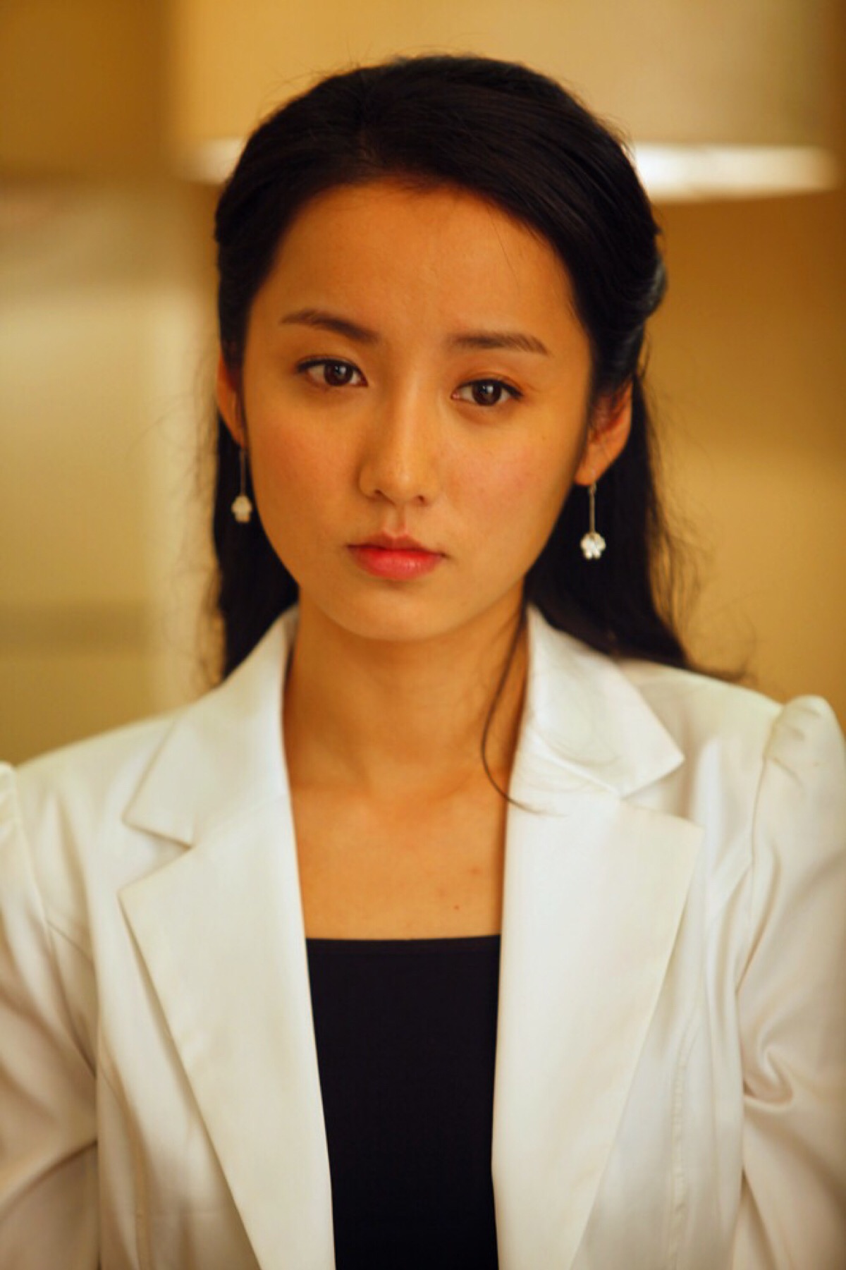 山城盛产美女!8位重庆籍女星,个个肤白貌美,一颦一笑堪称绝色