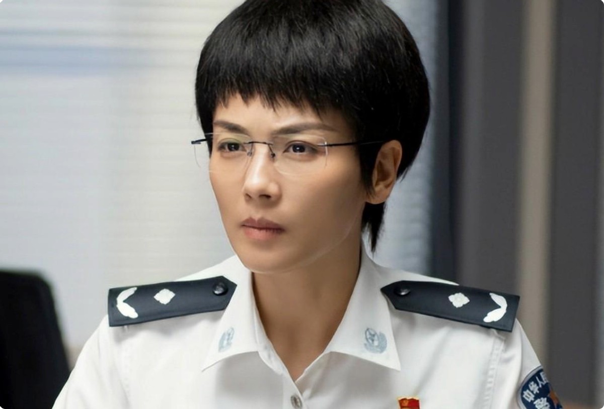 "女警察"别瞎演!把刘涛,杨颖和咏梅放一块看,高下立判