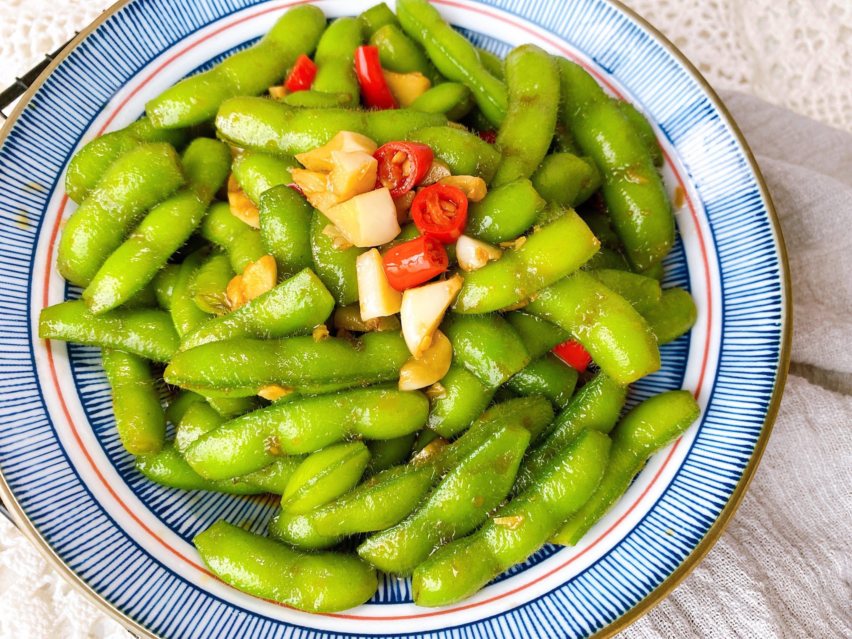 夏天经典凉拌毛豆,最忌直接下锅,学会3个,色泽碧绿,麻辣可口