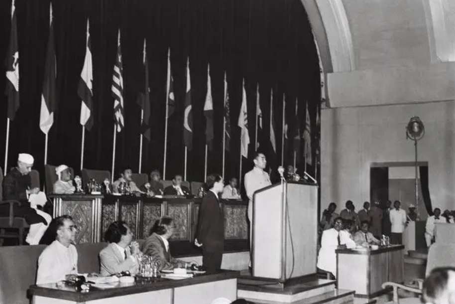 克什米尔公主号事件,高爆炸药带上飞机,周总理提前转道得以幸免