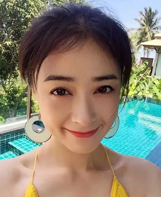 40岁的蒋欣才是"人间尤物",当看到她泳装照的那一刻,美翻了!