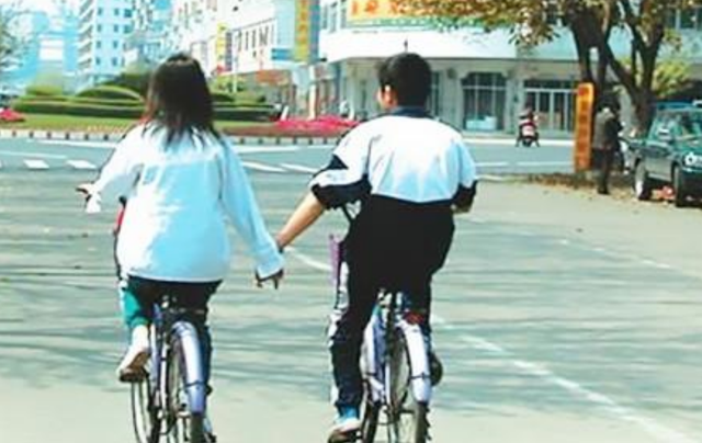 高中生有这些行为,早恋100%,叮嘱:千万不要掉进漩涡