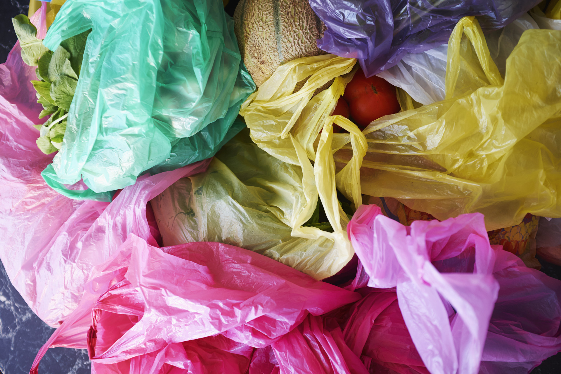 日使用塑料袋30亿个?我国研制出有望替代塑料的新材料