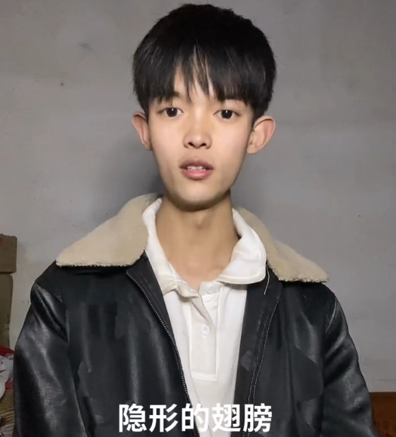 网红苏小宇自曝一天赚80元,兴奋唱歌却惹心酸,网友:都瘦脱相了