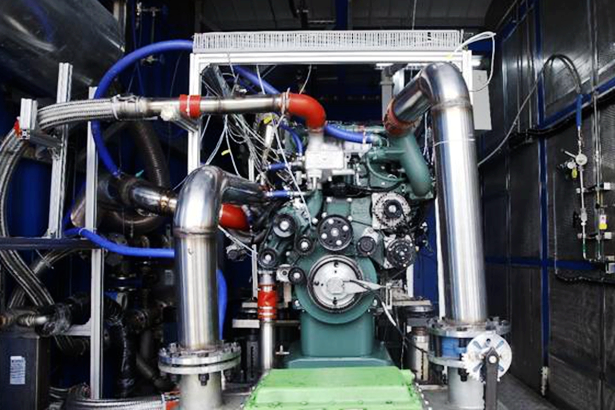 一汽解放氢气发动机成功点火,为什么对新能源转型有里程碑意义?