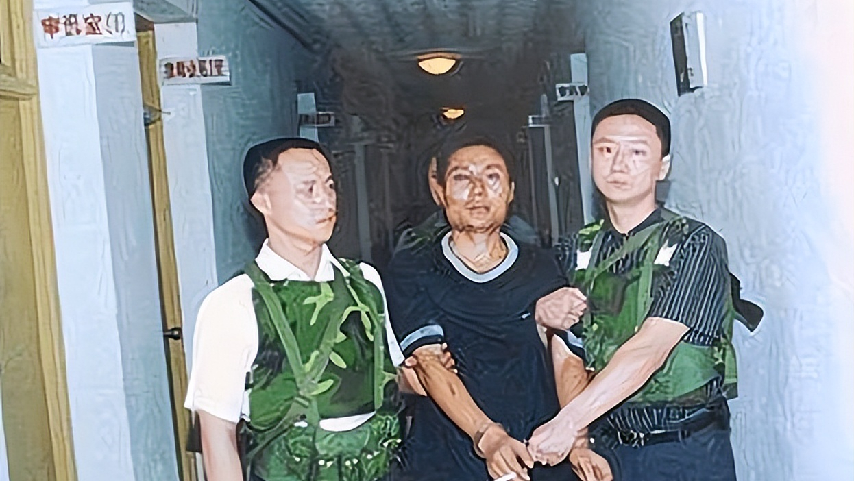 回顾杀人狂魔张君6年杀26人抢劫600多万5个情妇轮番卖命