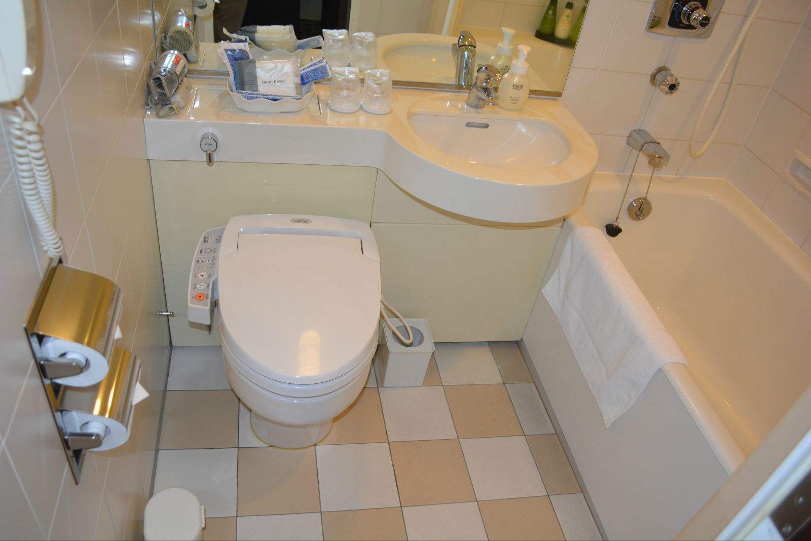 家里厕所没窗户,臭味总是散不掉!教你正确方法,省时省力无异味