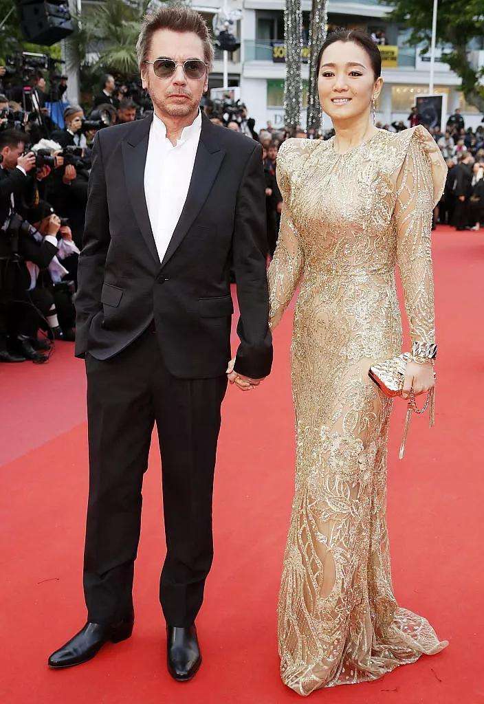 巩俐的前任男友中有8位都是非常有地位和权力的人物!