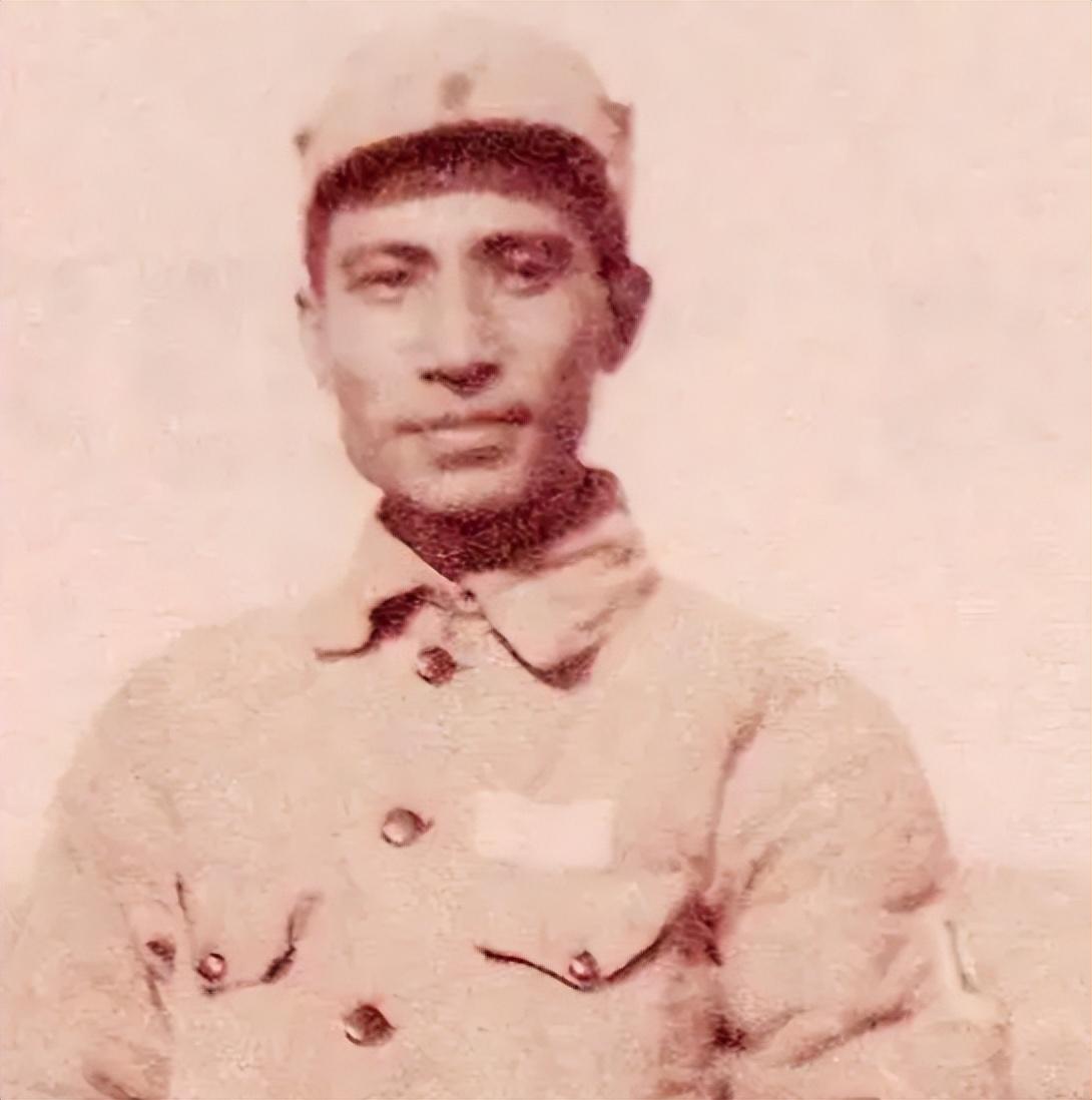 作为长年在一线作战的将军,刘秉彦有着极高的警觉度.