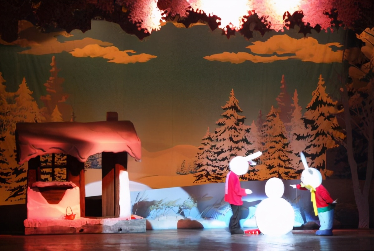 舞台剧形式重新展现 舞台剧《雪孩子》给你和孩子一场新鲜的体验