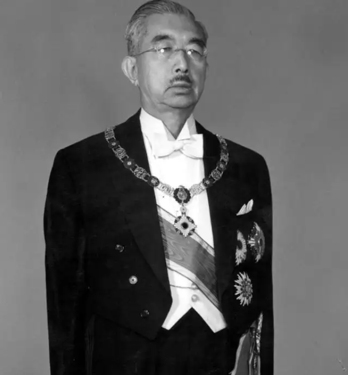 89年日本裕仁天皇逝世中国受邀出席葬礼钱其琛特使正视历史