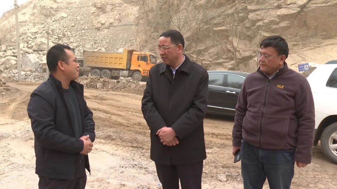 县委书记张政能调研韩家峡水库工程建设和金川河河道治理等工作