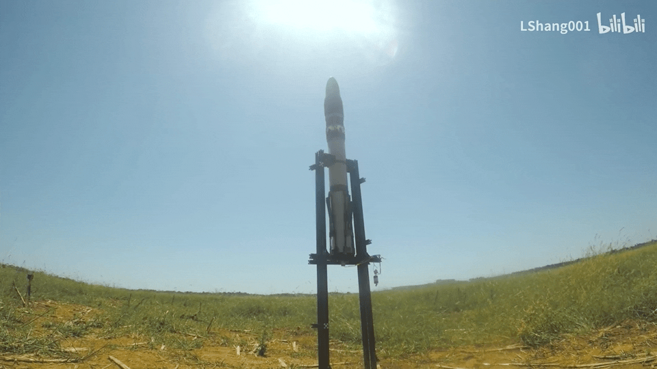 南航大二生两年手搓火箭成功发射