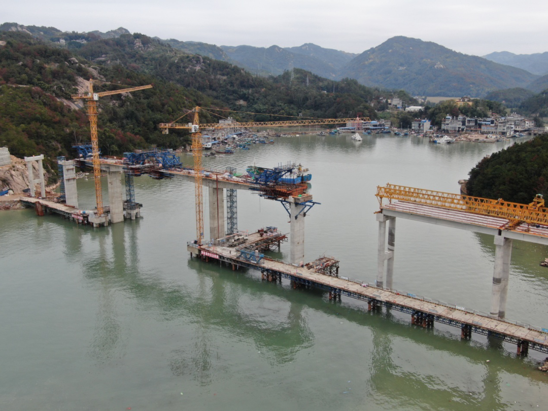 s201联七线霞浦段四门桥大桥首个边跨合龙段浇筑完成