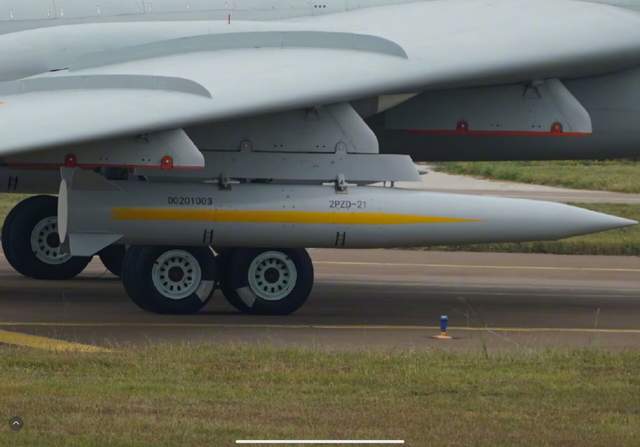 轰6k飞抵珠海航展,携鹰击21高超导弹首次亮相,高端战力再获升级