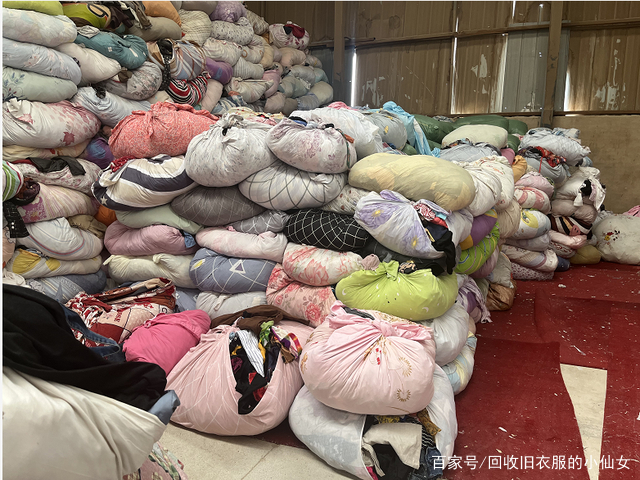 卖衣服一个月能挣多少钱（卖衣服赚钱利润有多大）-第2张图片-潮百科
