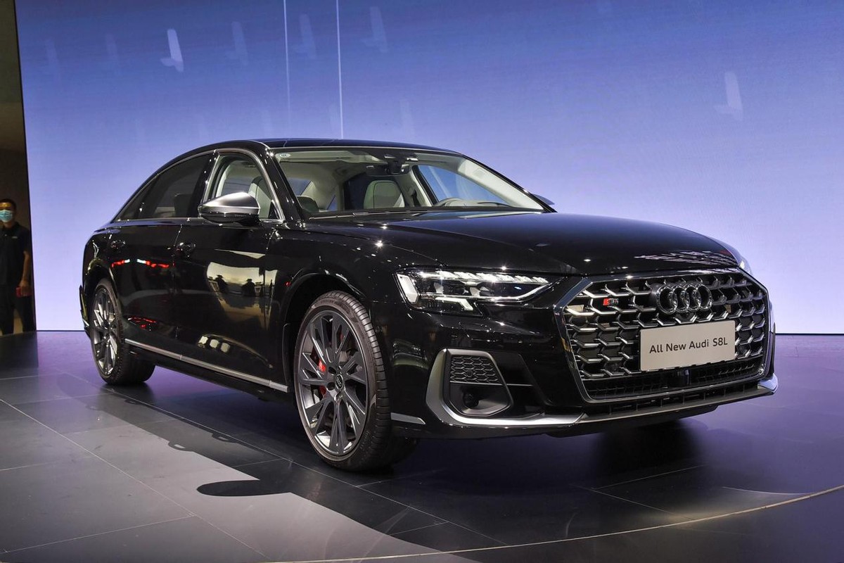 搭载4.0t v8发动机 48v轻混,配双边四出排气,解析奥迪s8