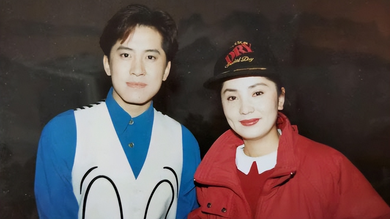 孝顺歌手江涛:红了不忘本,接回了改嫁的母亲,始终把妻子宠成宝