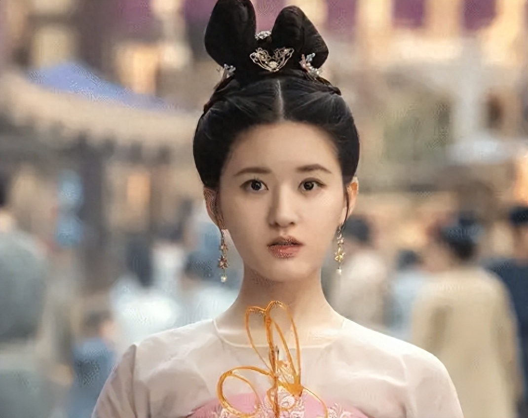 回顾:从网红到网剧一姐,落选超女,被于正内涵,赵露思如何火起来的
