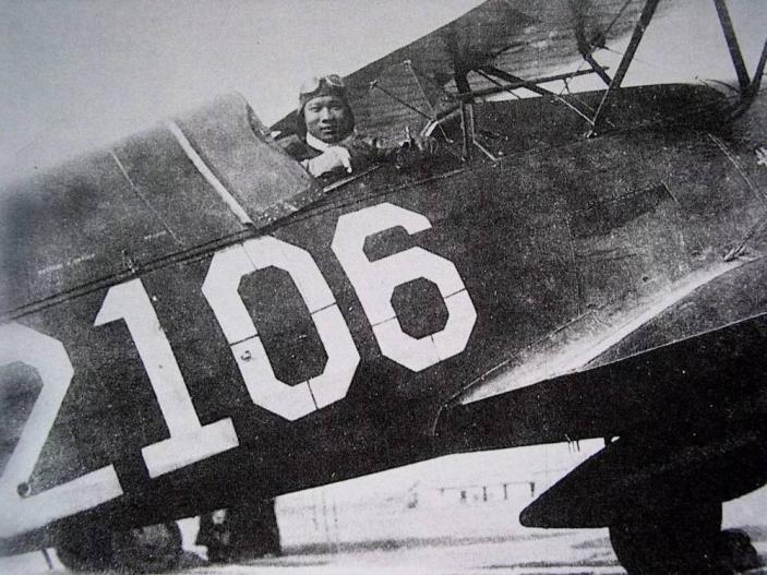 回顾中国第一代飞行员从毕业到牺牲仅半年时间平均年龄23岁