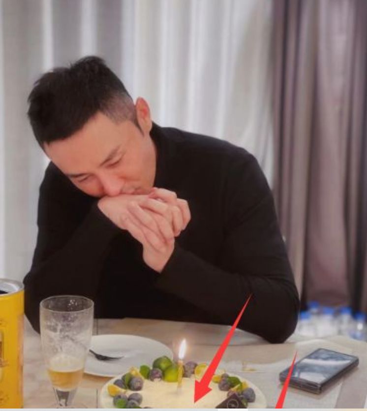 章贺疑似晒女友视角庆生照,送手写贺卡,王秋雨的态度反而有玄机