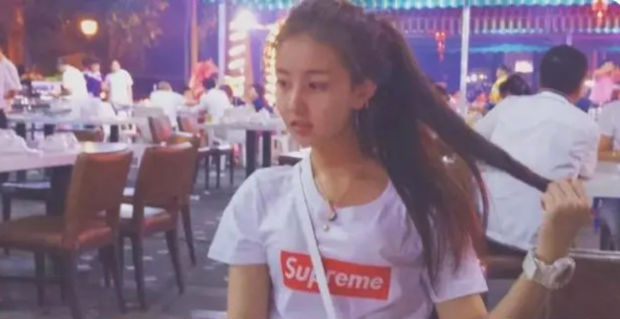 "炫迈妹子"官宣二胎!曾5年换9个对象,今嫁富二代老公酷似鹿晗