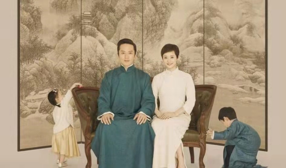 参观邓超现实的豪宅,家里大门是全铜设计的,装修太奢华了