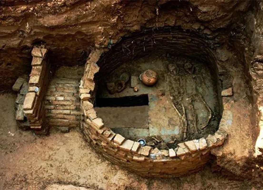 中国最恐怖的古墓,80多名盗墓贼困在墓中,里面到底啥情况?