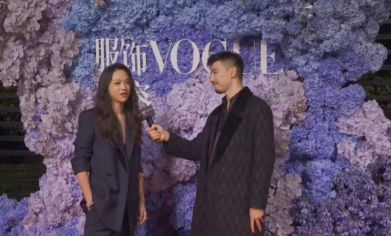 42岁汤唯接受红毯采访,称要在中国安自己舒适的家,不提韩国老公