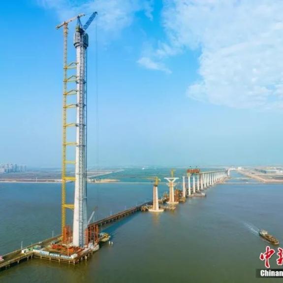 "绿色跨越"再展风采!津西万吨型钢飞架安罗高速黄河特大桥