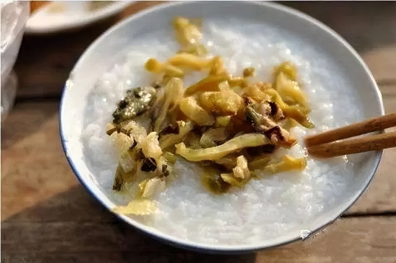 老人长寿的秘诀是什么,一日三餐吃咸菜也能长寿?吃咸菜好不好?