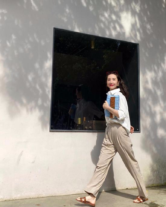 蒋凡妻子董花花晒健身视频 秀紧致身材曲线超好心情也不错