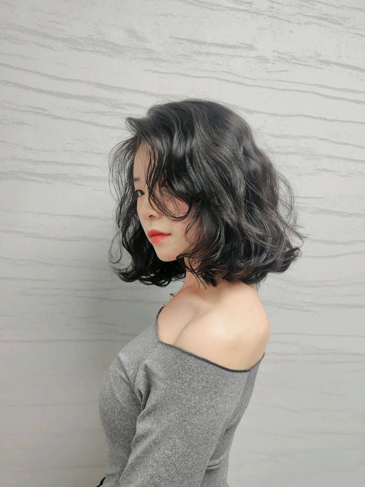 减龄又洋气的挂耳烫发还有人不知道吗?这款发型圆脸也很适合