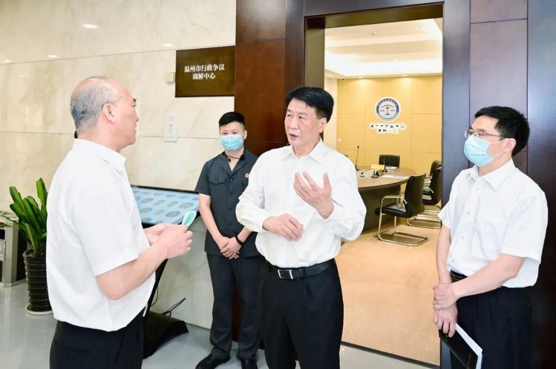 省高院副院长周招社在温州走访调研并开展"三服务"活动