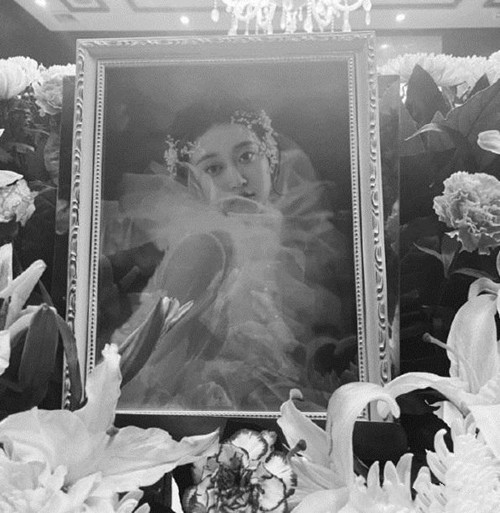 不幸去世却仍遭网暴的孙侨潞,遗照被闺蜜晒出:暴露真实人品!