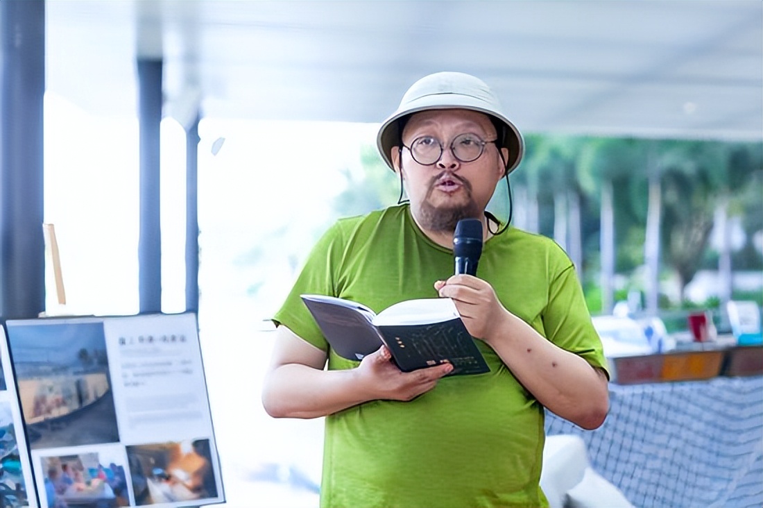 著名编剧史航被曝性骚扰,女孩亲述吻耳朵细节,不曝光是因为心疼