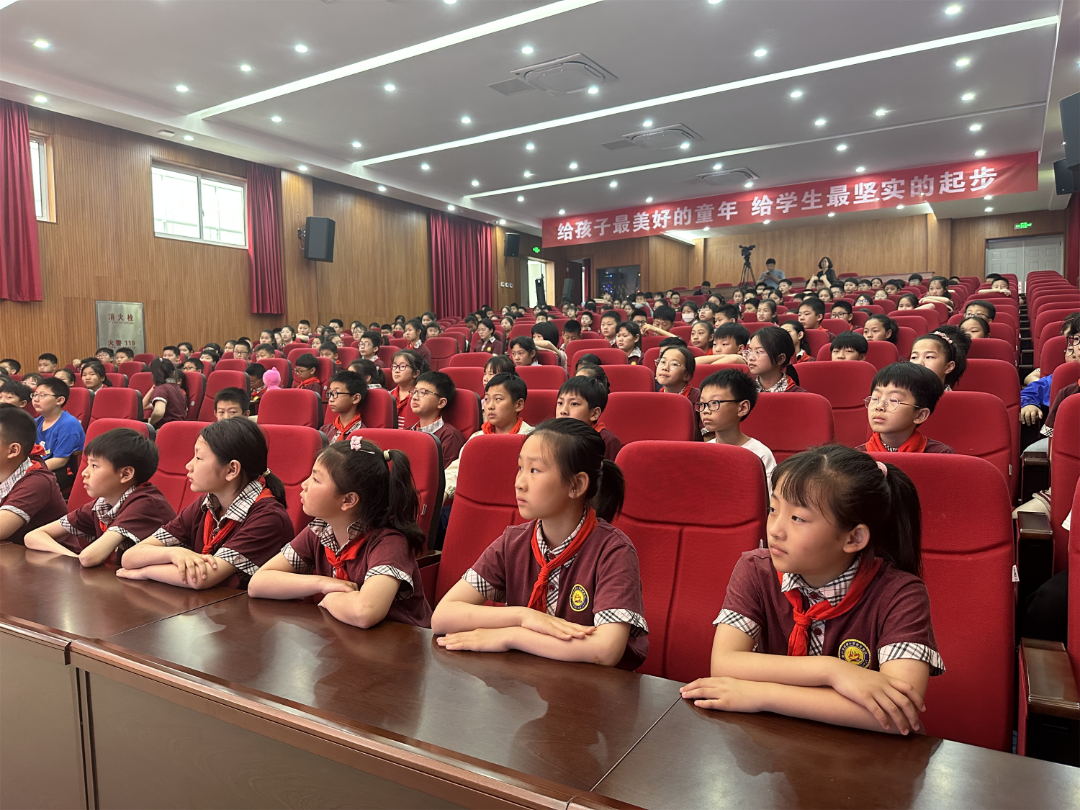 泰兴市交警大队走进鼓楼小学分校开展交通安全系列活动