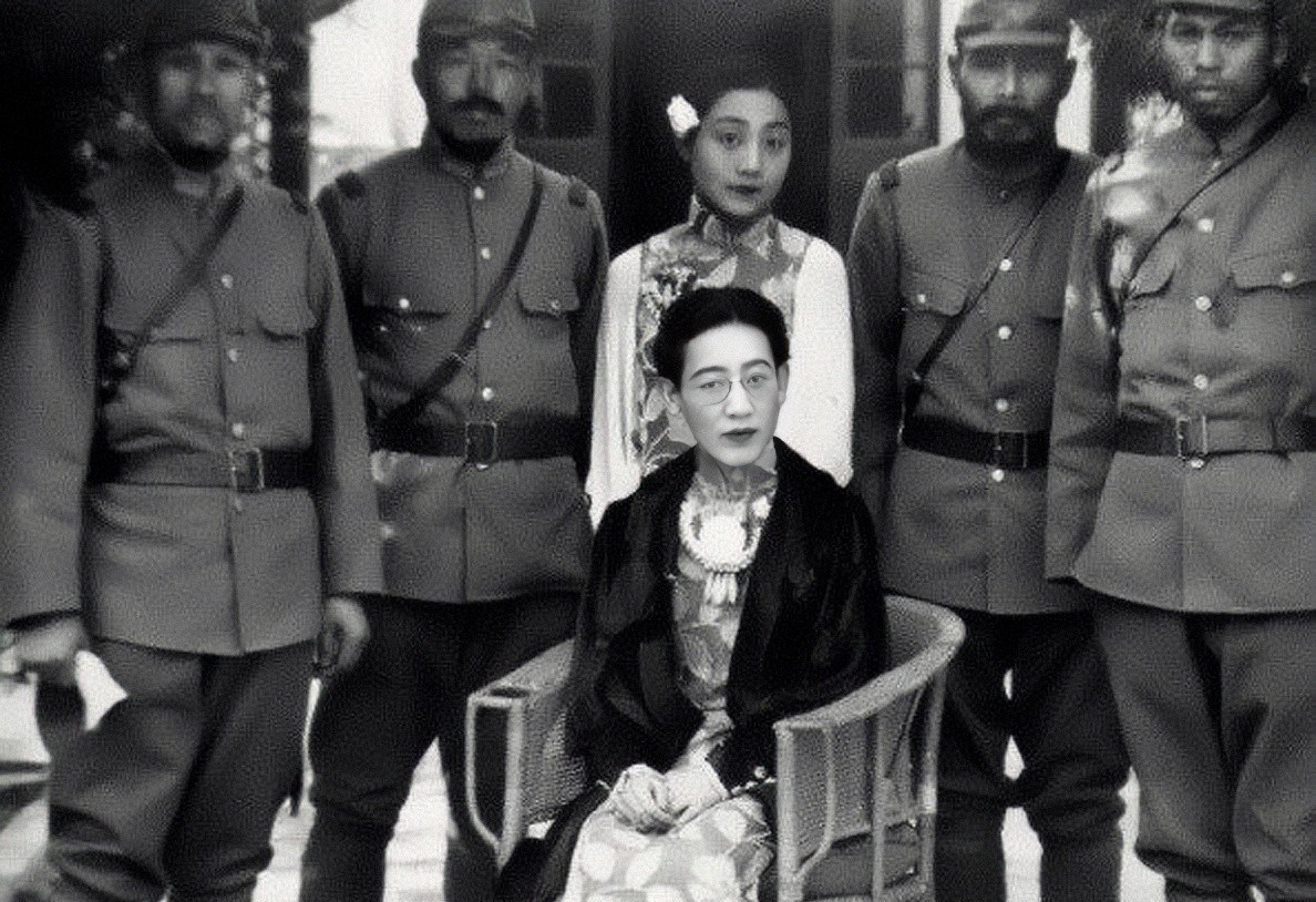 1927年,川岛芳子与蒙匪巴布扎布之子甘珠尔扎布结婚,实为对内蒙进行