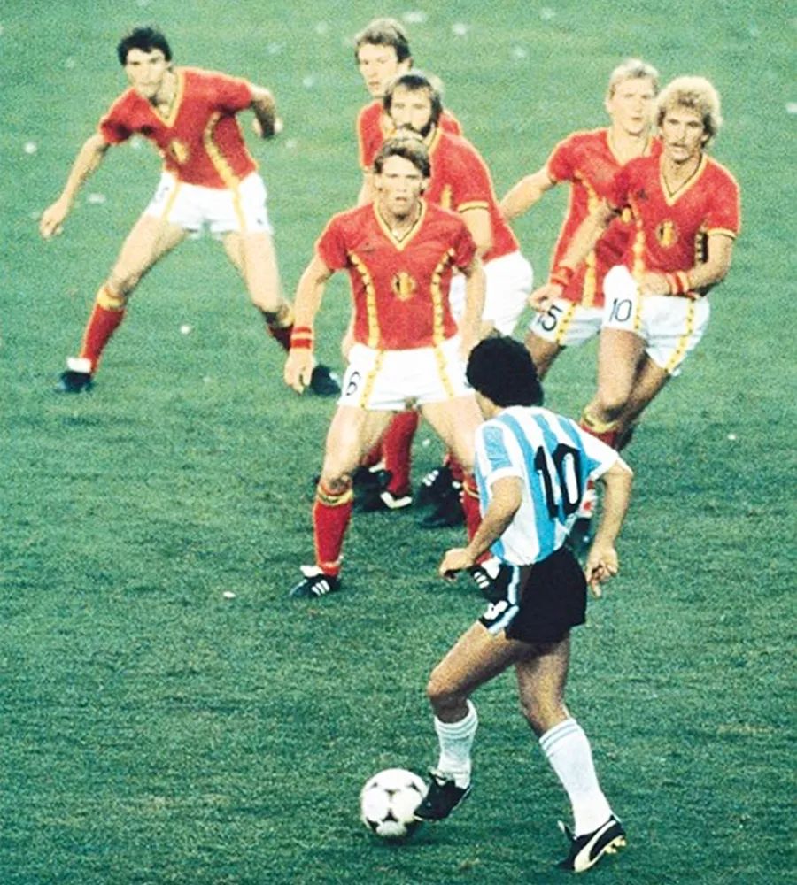 「杨毅专栏」去了那边,还要看马拉多纳