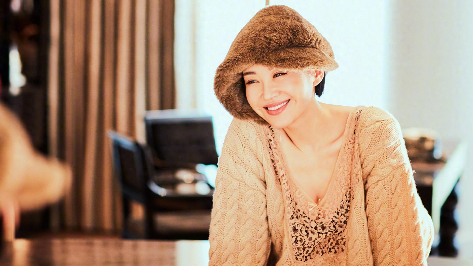 "不老女神"许晴:年过半百风韵犹存,应了那句年纪越大越迷人