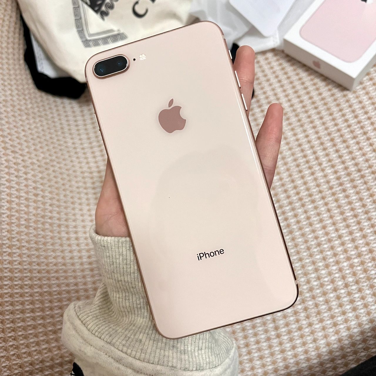 iphone8p玫瑰金到iphone 13小粉～ 陪伴了我四年的8p ,依旧很爱!