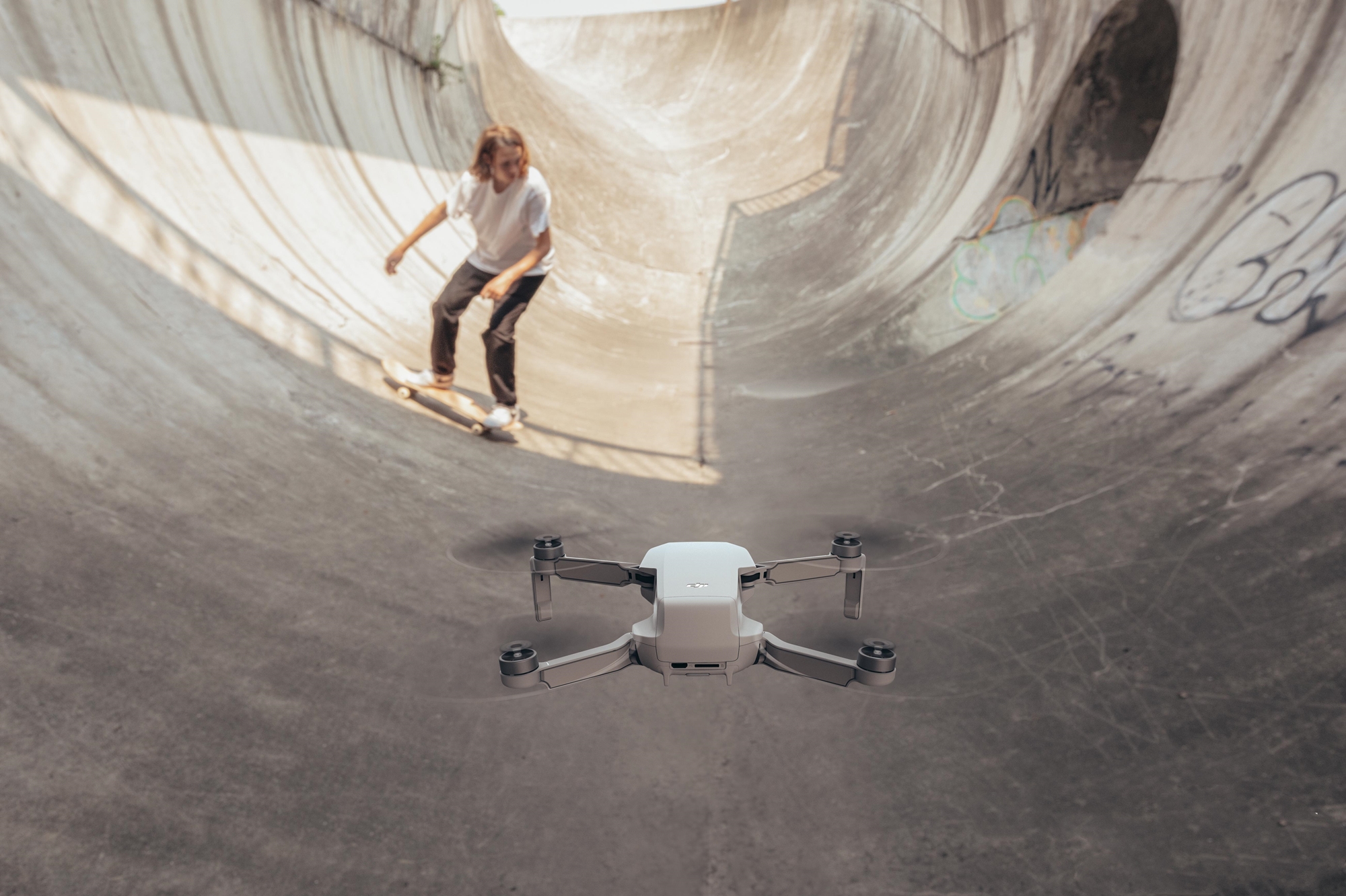 外媒:无人机一年涨价15倍,美用户呼唤大疆回来