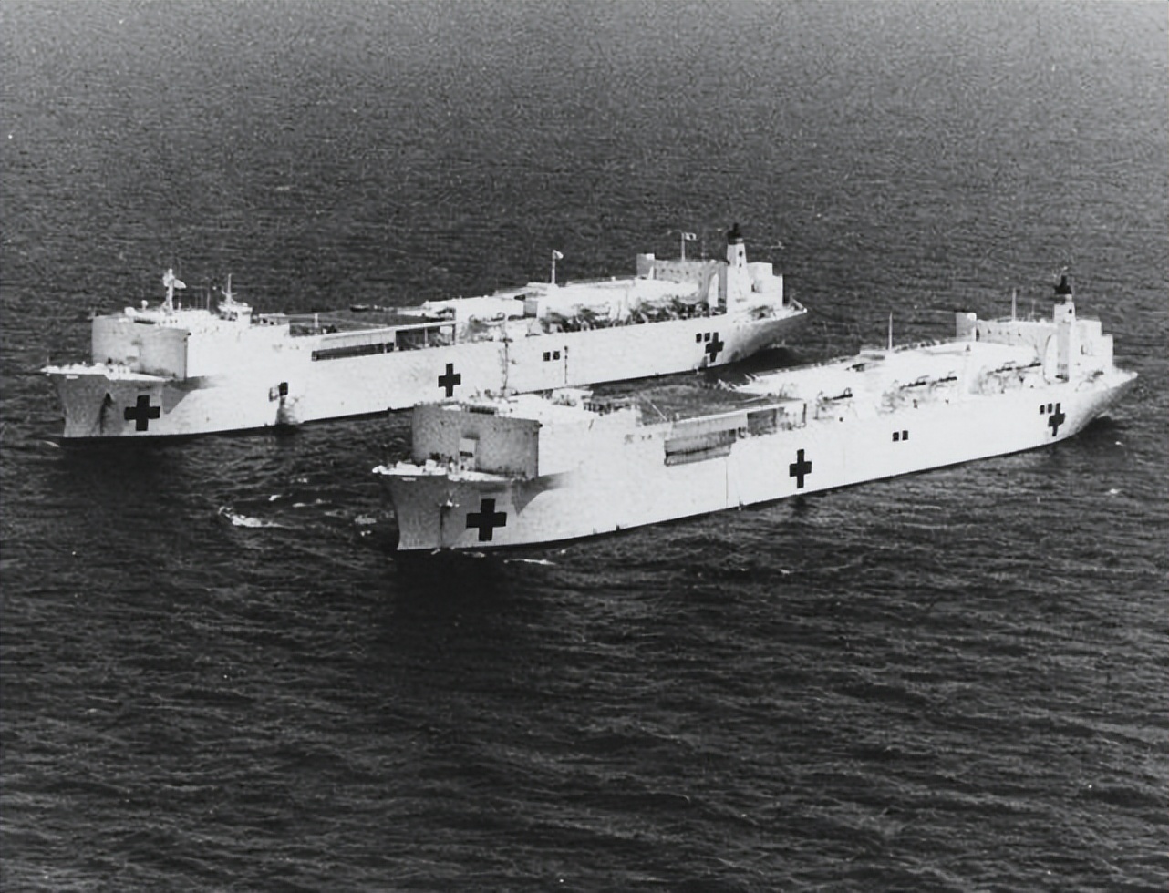 庄河号,中国海军最大的医院船:排水量三万余吨,吨位排全球第二